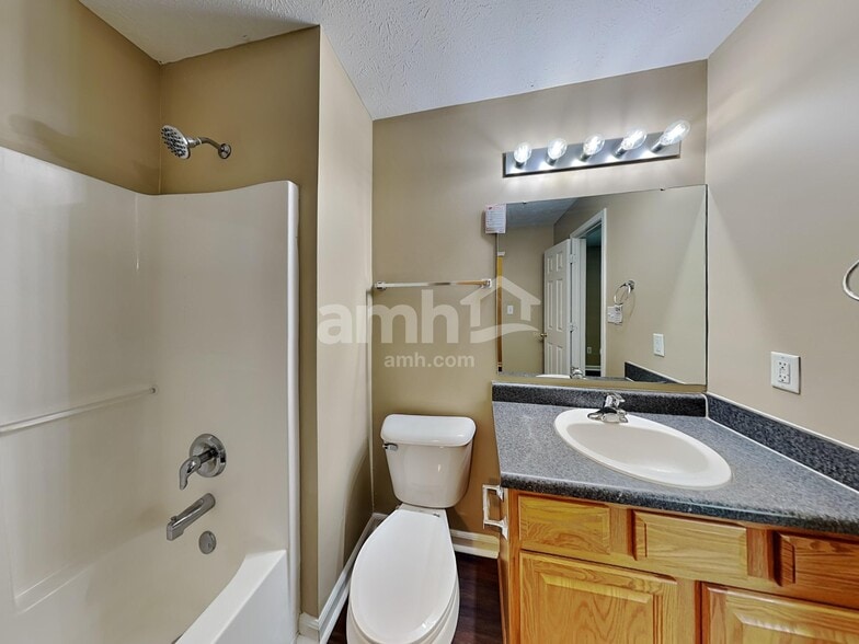 Building Photo - 6770 W Denton Dr