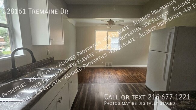 Building Photo - 28161 Tremaine Dr