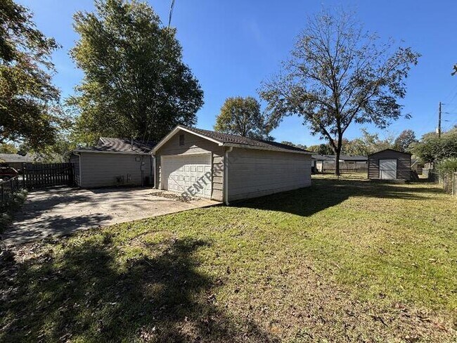 Building Photo - 149 Wildflower Dr