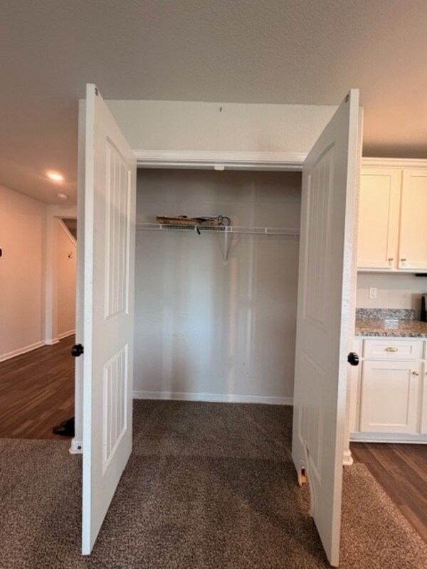 Building Photo - 925 Turkey Berry Ln