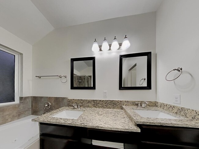 Building Photo - 2550 Riverway Dr