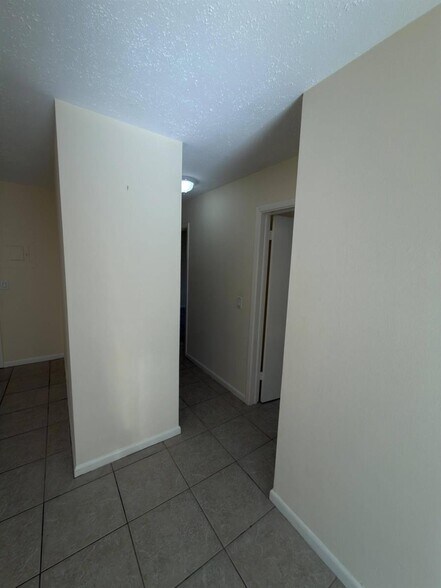 Building Photo - 307 Northlake Dr
