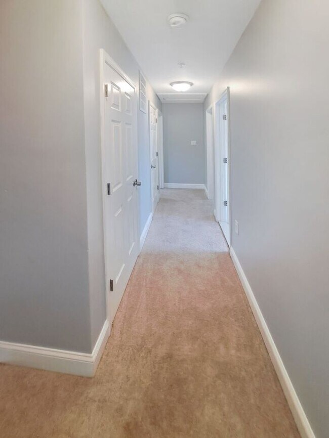 Building Photo - Amazing 4 Bedroom, 4 Bath SFH Corner Lot, ...