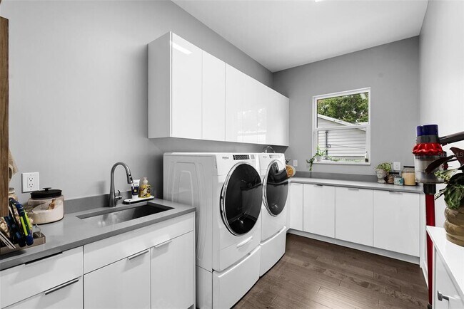 Building Photo - 3624 S Gardenia Ave