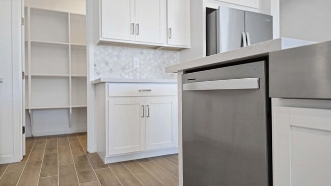 Building Photo - 17863 W Elm St