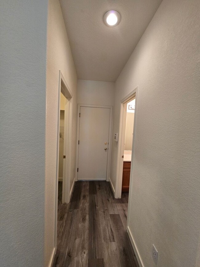 Building Photo - A Fabulous 3 Bedroom Home in Seven Hills