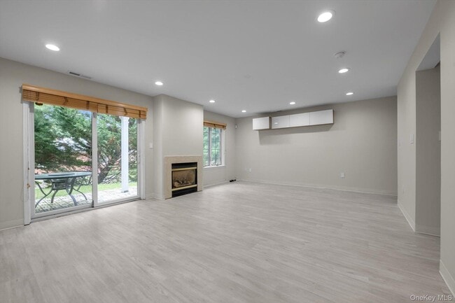 Building Photo - 2-41 Oak Park Dr