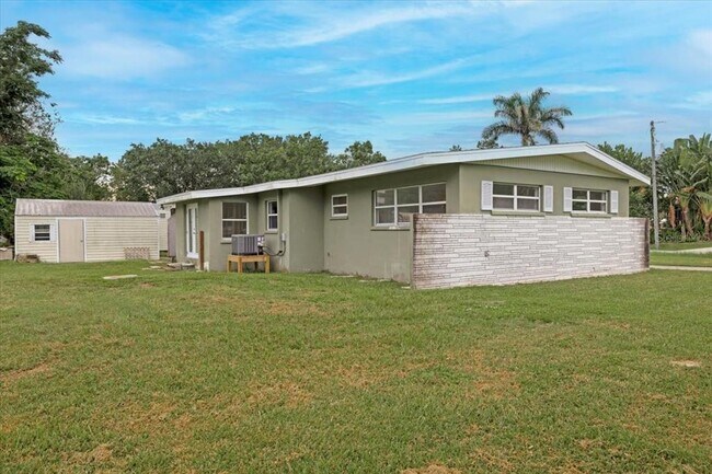 Building Photo - 2206 Mark Ave