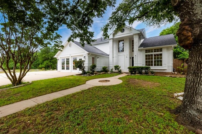 Building Photo - 1002 Oakridge Dr
