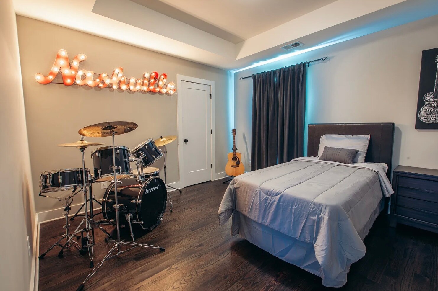 Building Photo - 2423 Elliott Ave