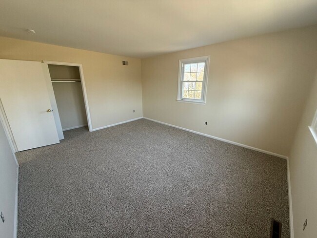 Building Photo - 355 W Broad St