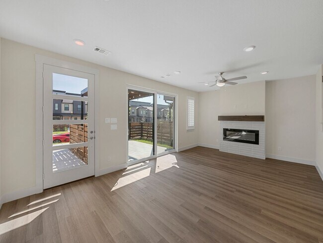 Building Photo - 917 Emerling Dr