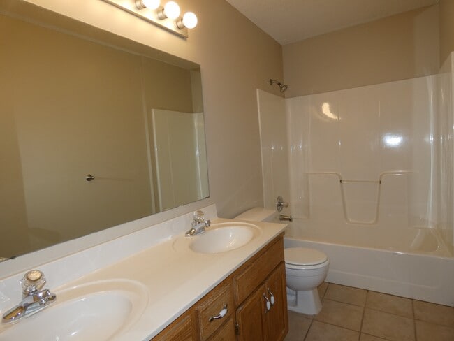 Building Photo - 405 Woodland Ave