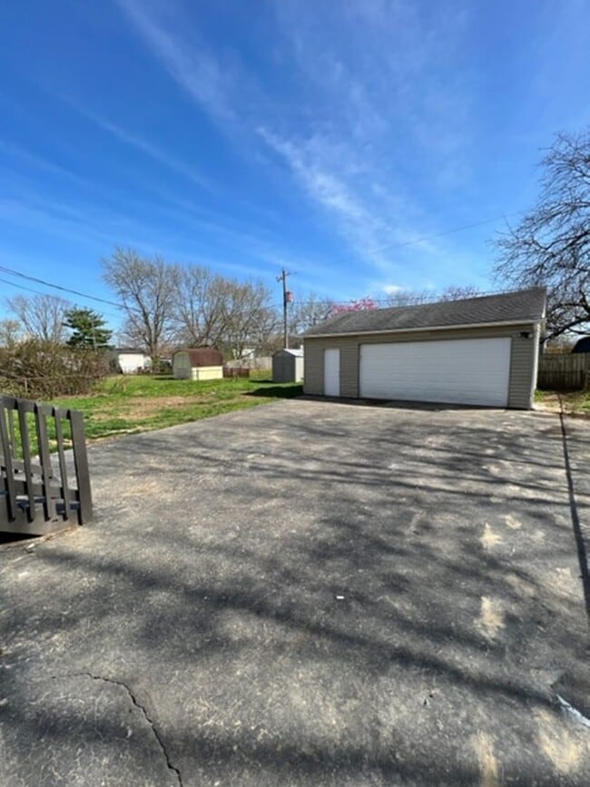 Building Photo - 5441 Deforest Dr