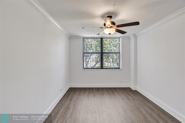 Building Photo - 105 Lake Emerald Dr
