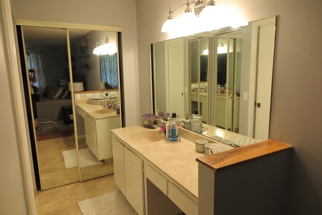 Building Photo - 6631 Via Regina