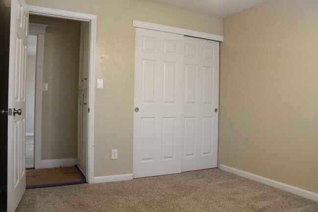 Building Photo - 9100 Castlebar Way