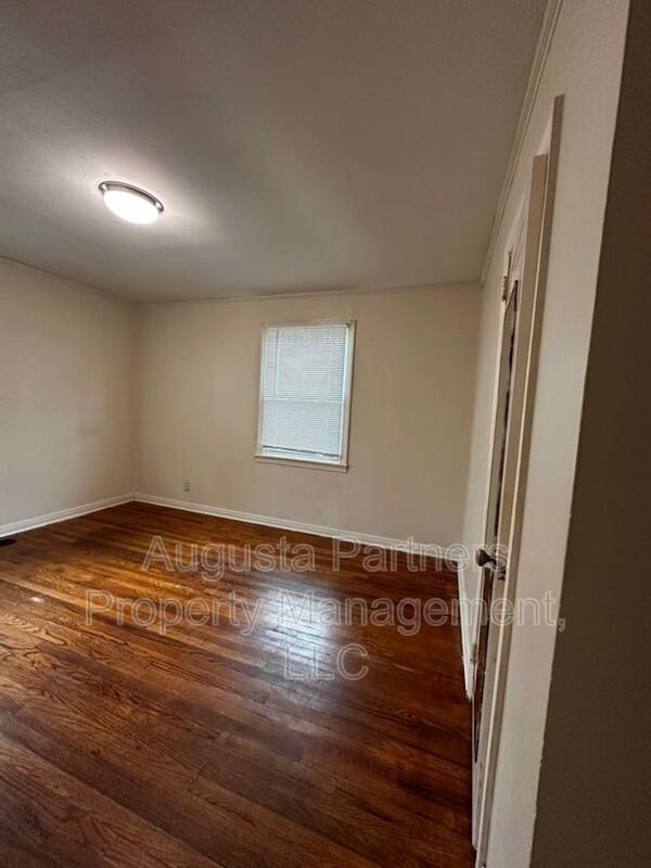 Building Photo - 3224 York Dr