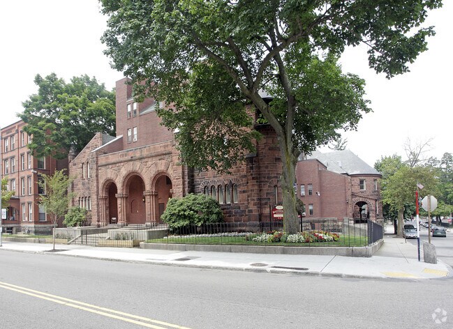Primary Photo - 714 Main St