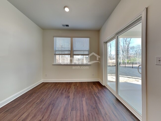 Building Photo - 623 Rivermist Dr