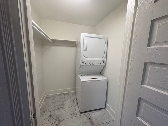 Building Photo - 169 Lamar St