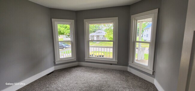 Building Photo - State St Duplex