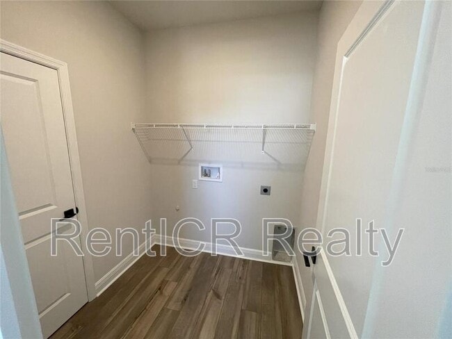 Building Photo - 1437 N River Cir