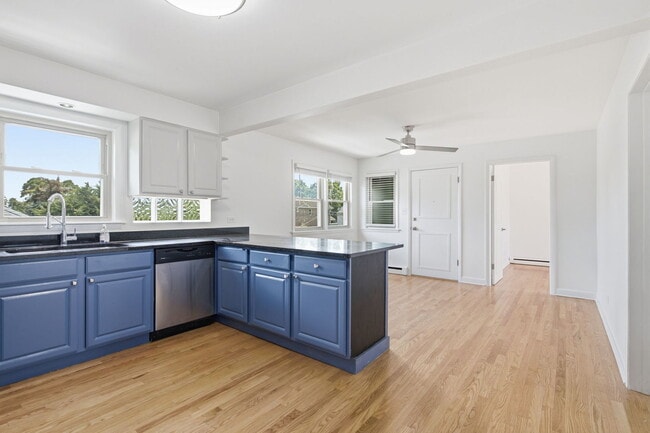 Building Photo - 2726 N Nordica Ave