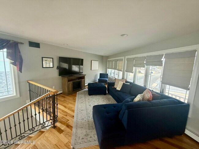 Building Photo - 27 6th Terrace