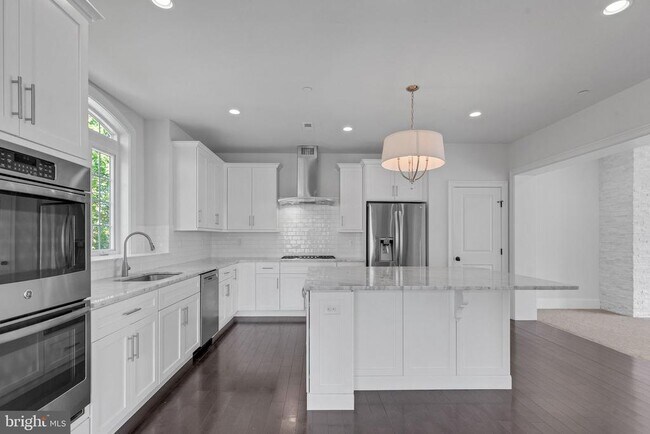 Building Photo - 17 Grey Ct