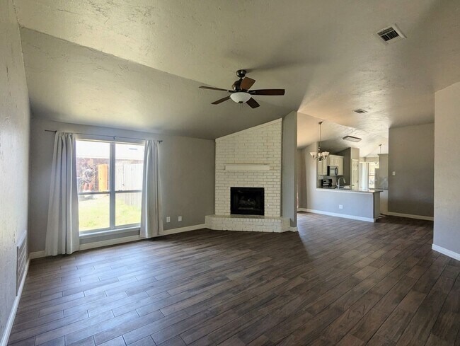 Building Photo - Well-Maintained 3 Bed Home in Edmond | Pet Friendly + Fenced Yard