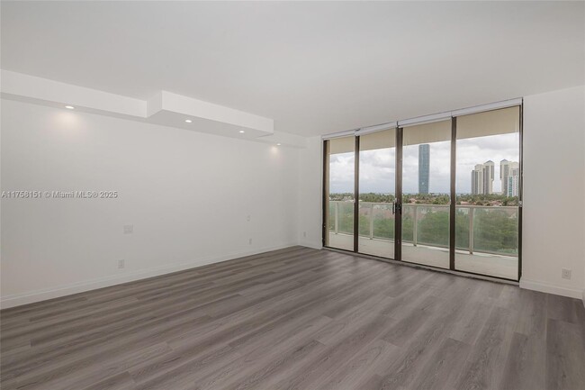 Building Photo - 19500 Turnberry Way