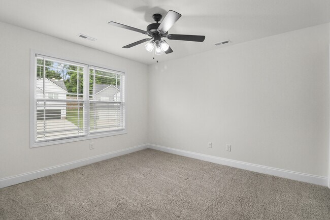 Building Photo - 525 Woodtrace Dr