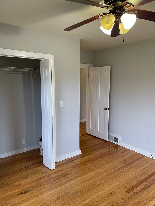 Building Photo - Executive 3/3 House in Coosa on Acreage $1...