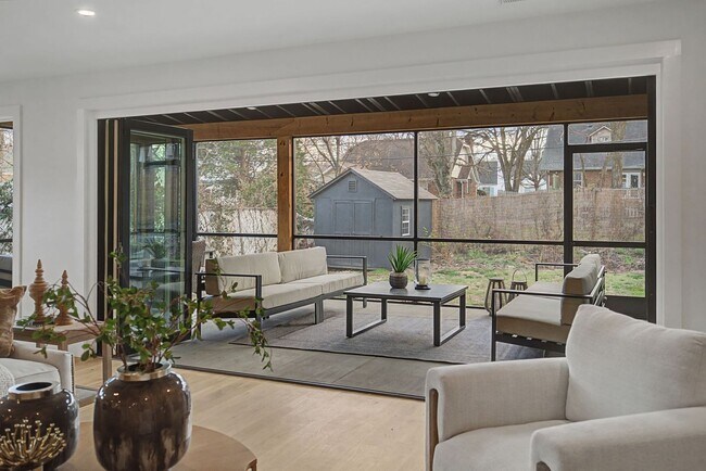 Building Photo - Stunning 5BR/3.5BA historic home located near Hillsboro Village!