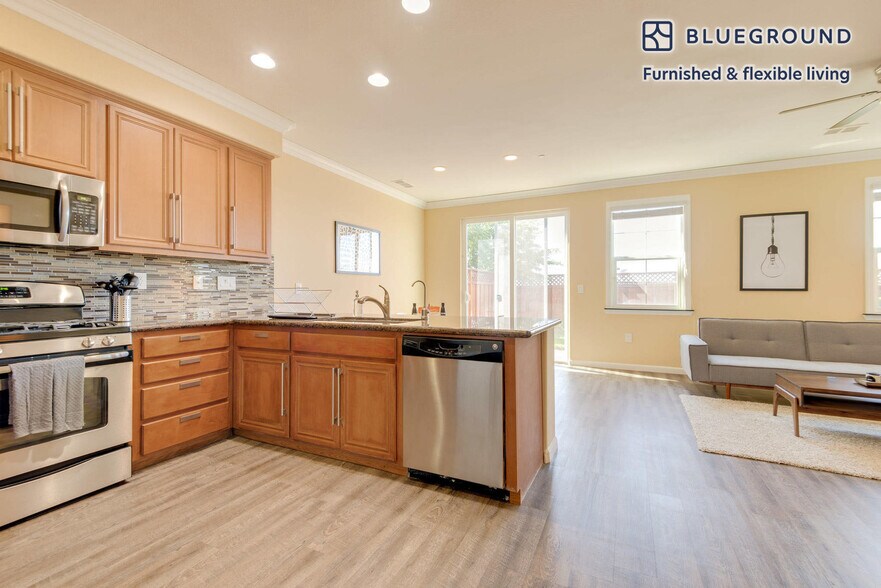 Building Photo - 2700 Lavender Terrace