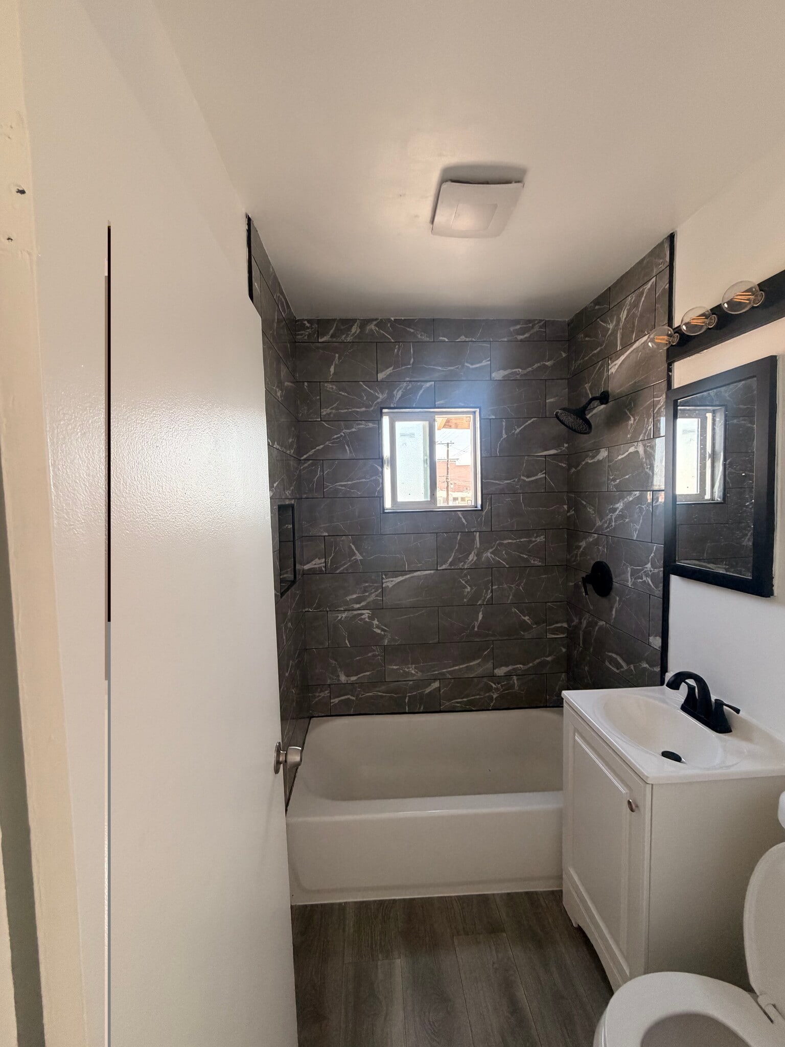 Building Photo - 760 1/2 S Hillview Ave