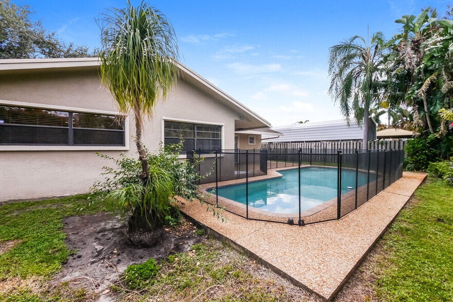 Building Photo - 6801 SW 43rd St