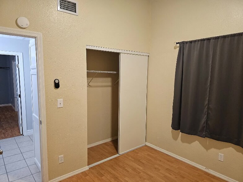 Building Photo - 517 Inness Ave