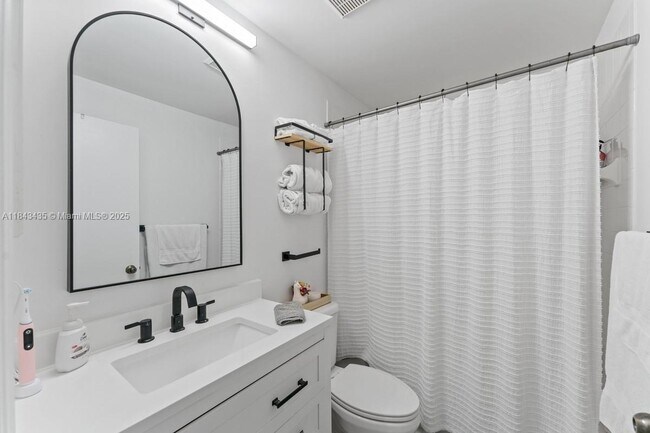 Building Photo - 11045 SW 16th Manor