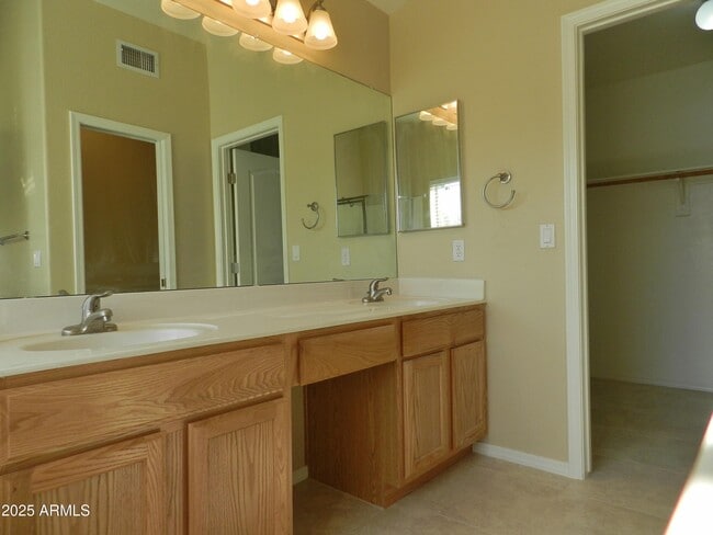 Building Photo - 13191 W Alvarado Cir