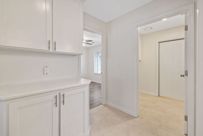 Building Photo - Pet Friendly, Updated NW Visalia Home Avai...