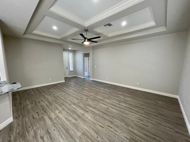 Building Photo - Beautiful 3 Bedroom 2 Bathroom Home! *HOME IS CURRENTLY OCCUPIED, PLEASE DO NOT DISTURB THE TENANT*