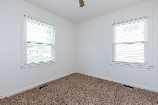 Building Photo - 2 Bed / 1 Bath in Tulsa! Ready Mid June!