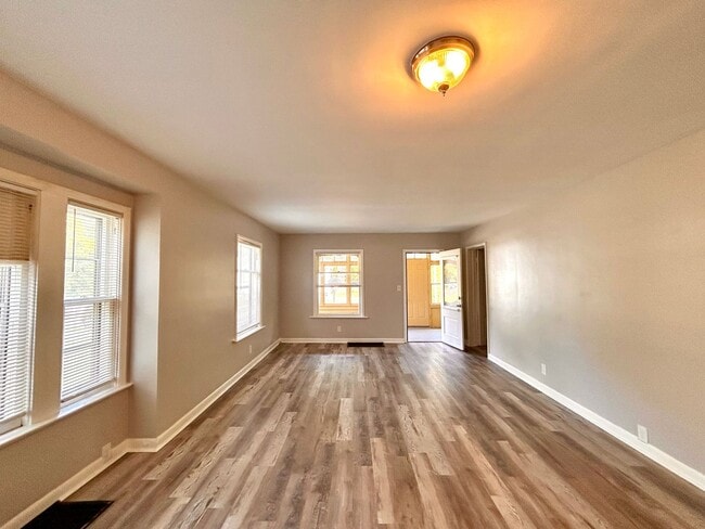 Building Photo - Three Bedroom Home in Muskegon Heights