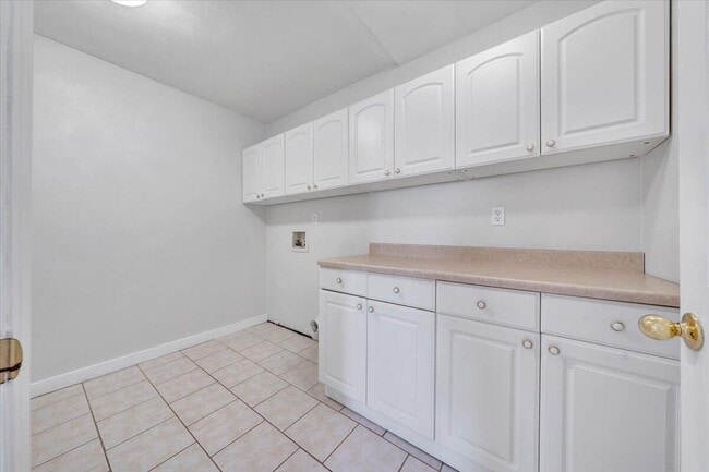 Building Photo - 1202 Rugby Blvd NW