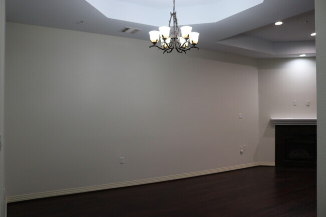 Building Photo - 4904 Laurel Canyon Blvd