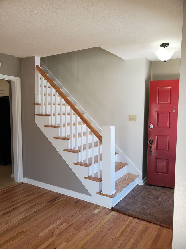 Building Photo - Gorgeous home near Westboro park.