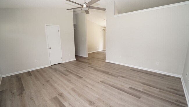 Building Photo - 116 Howell Dr