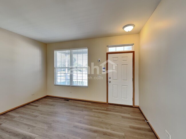 Building Photo - 1612 Lake Pointe Dr